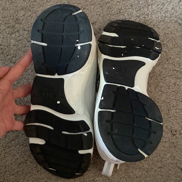 DIOR
B22 SNEAKER
White Technical Mesh with White and Silver-Tone Calfskin - Picture 3 of 4